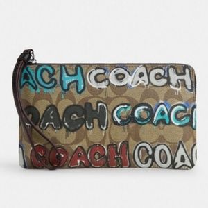 COACH - Mint + Serf CM673 Lg Corner Zip RETAIL: $228 USED ONCE!